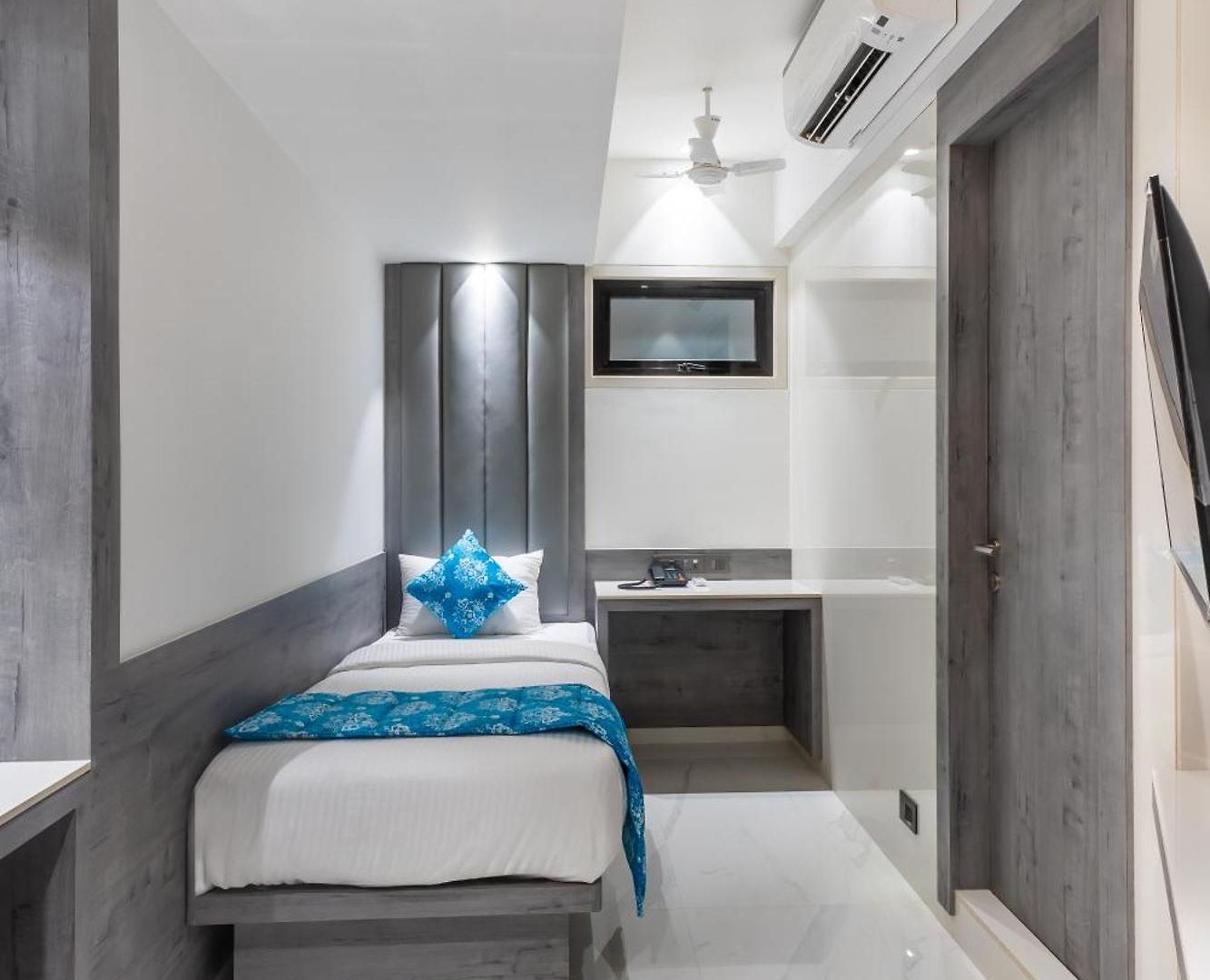 Hotel Supreme Comforts- International Airport T2