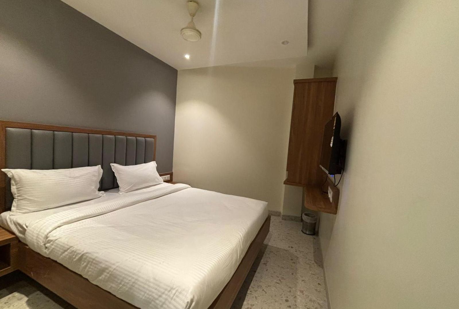 Hotel Sai Samrudhi Western Express Highway Mumbai