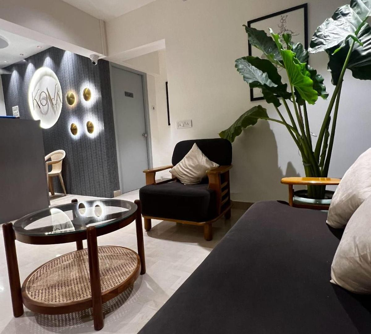 Dhanvantari Luxury Near Kokilaben Dhirubhai Ambani Hospital Mumbai