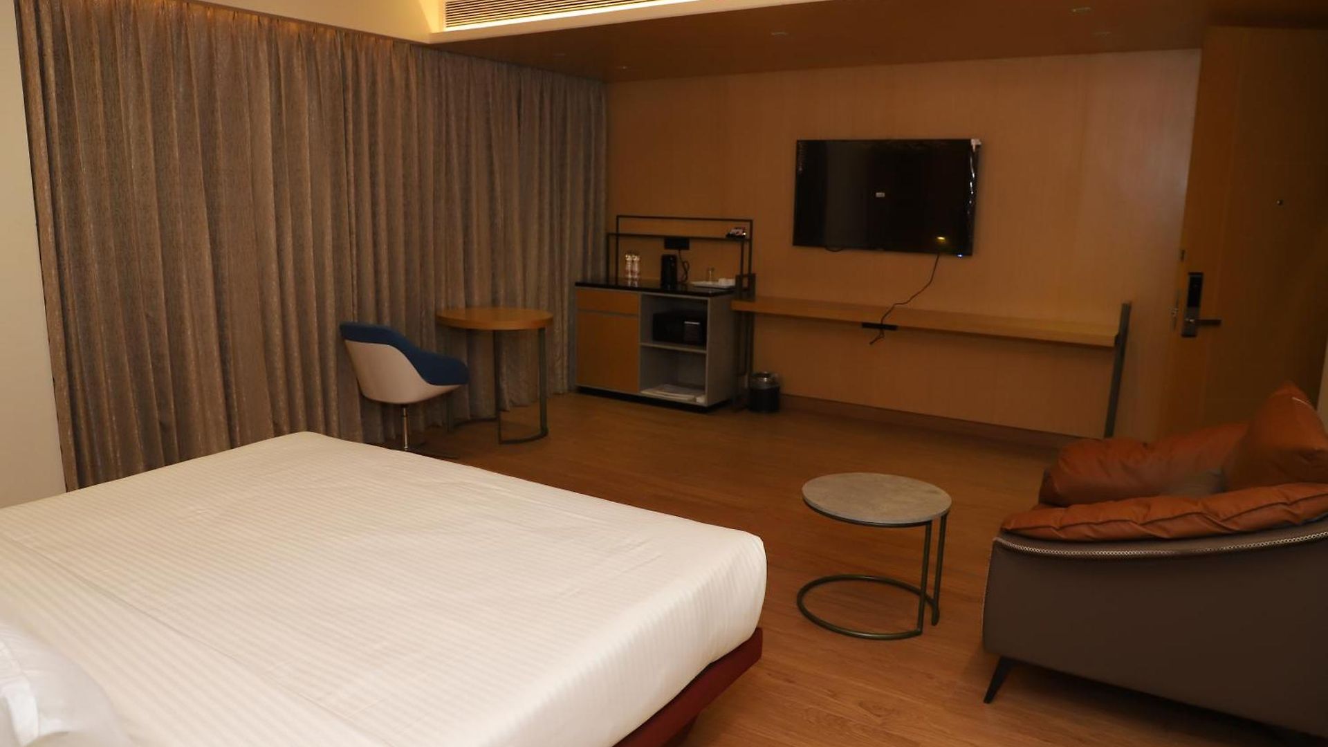 Hotel 37th Crescent Navi 4*