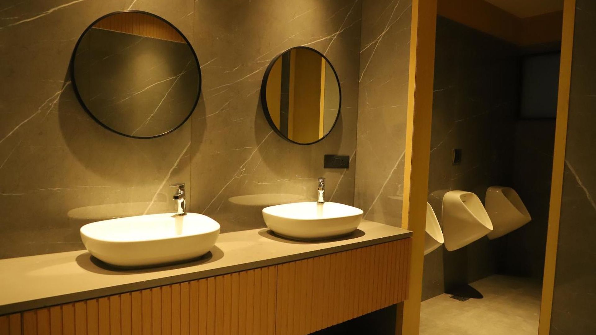 37th Crescent Navi Hotel 4*