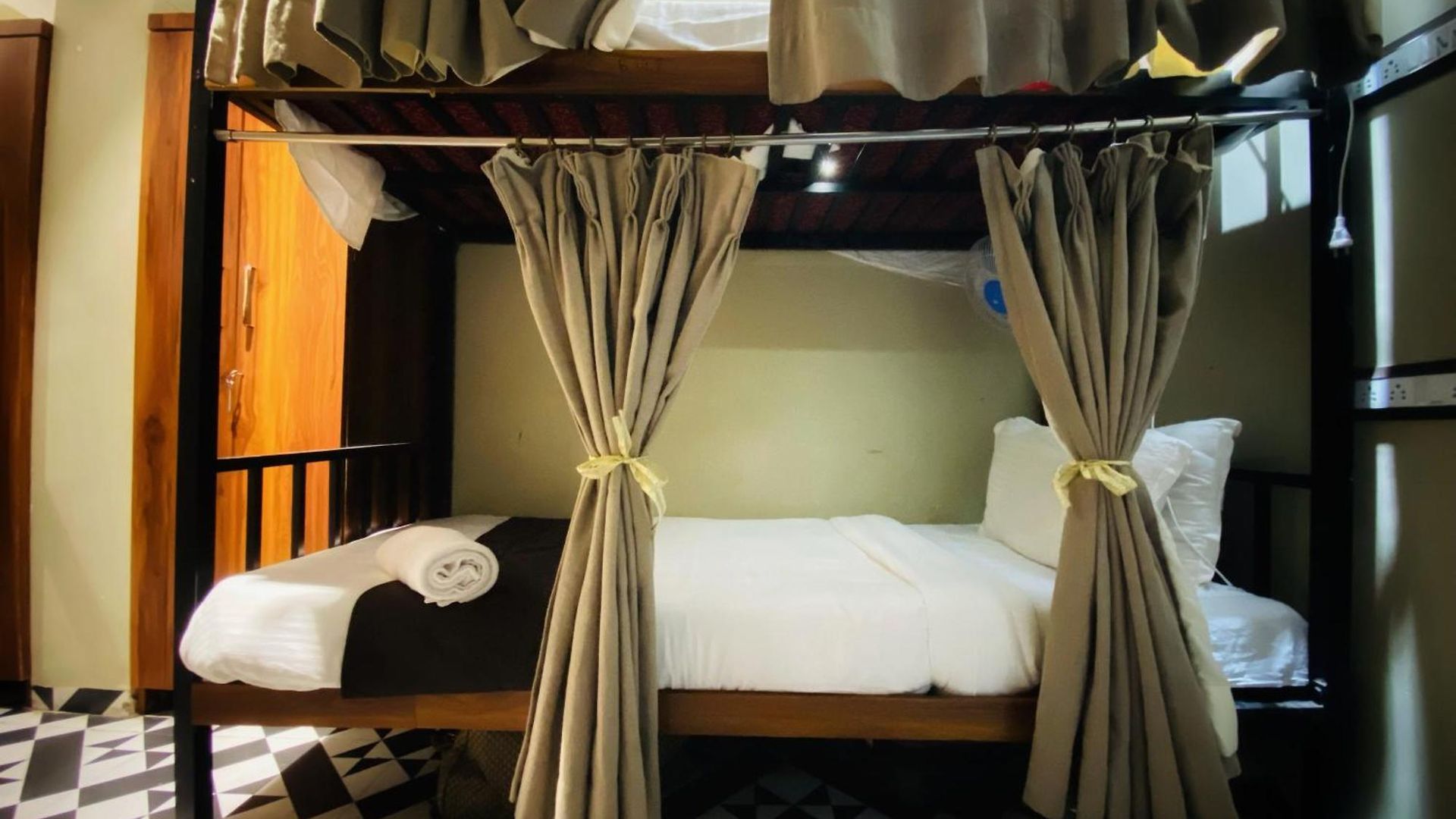 Sulu Near International Airport Hostel