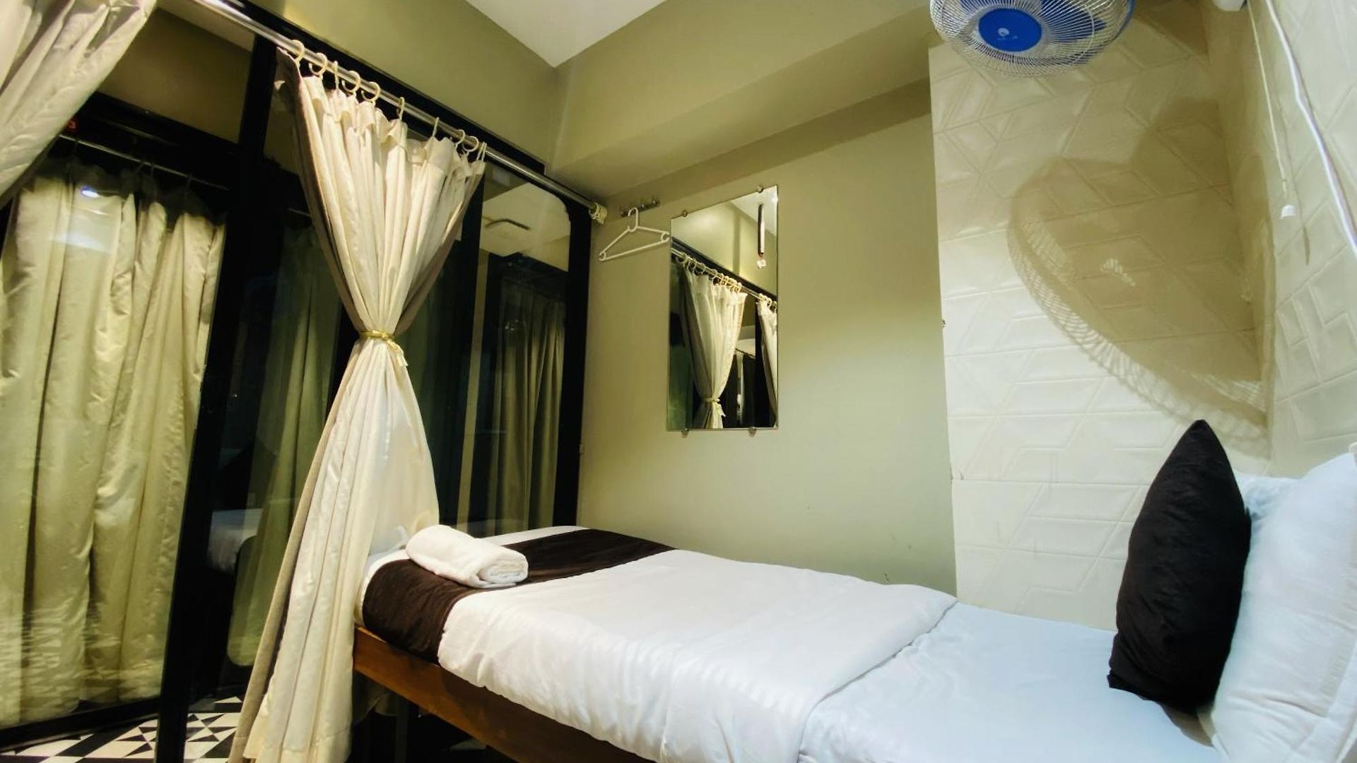 Hostel Sulu Near International Airport Mumbai