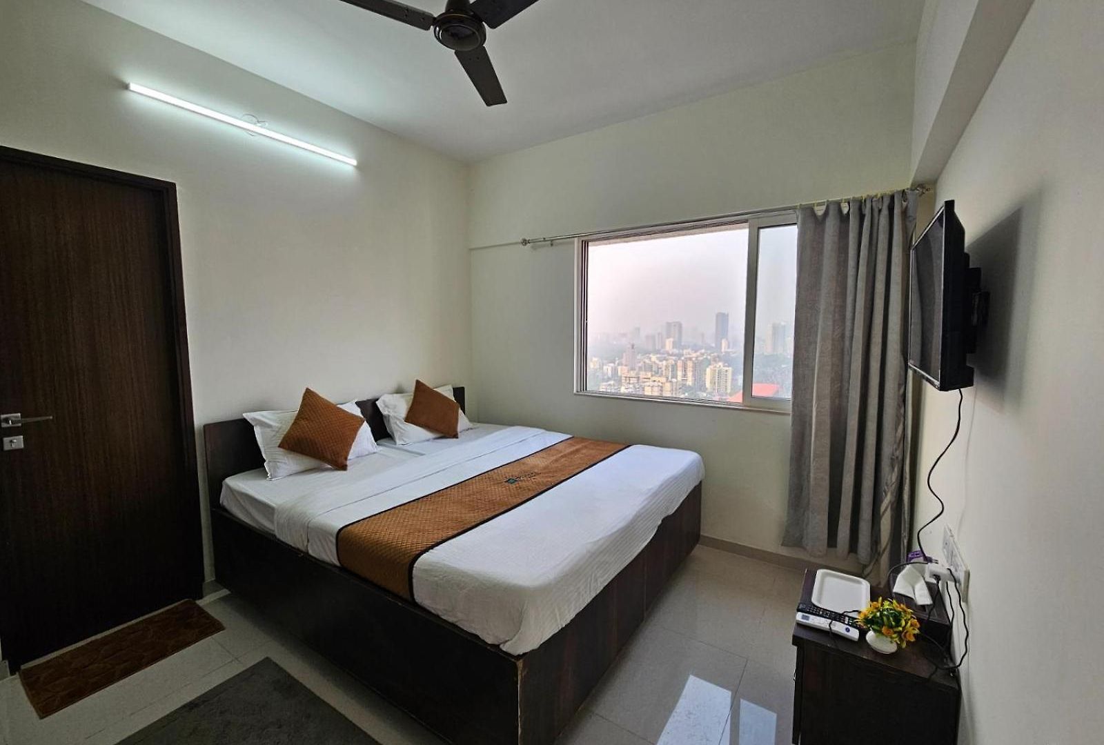 Pinaki Comfort Malad * Mumbai