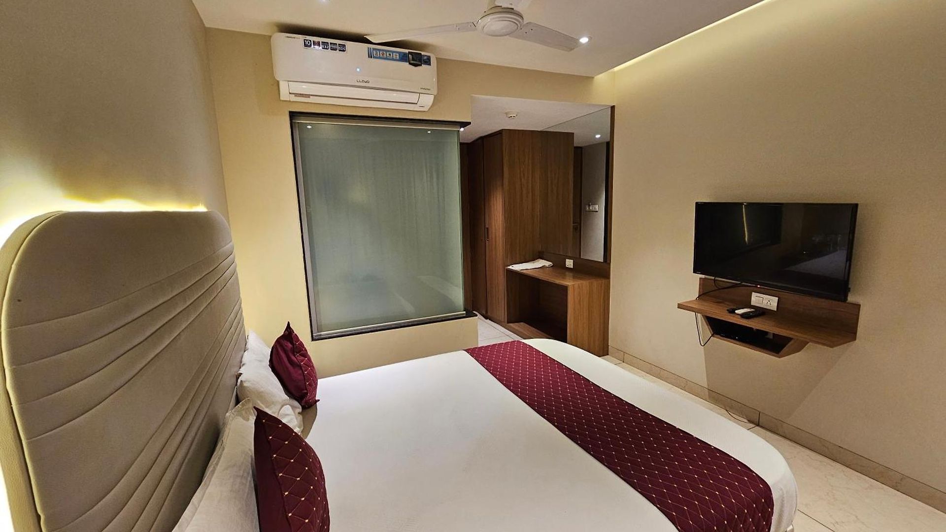 Hotel The Ube Residency Mumbai