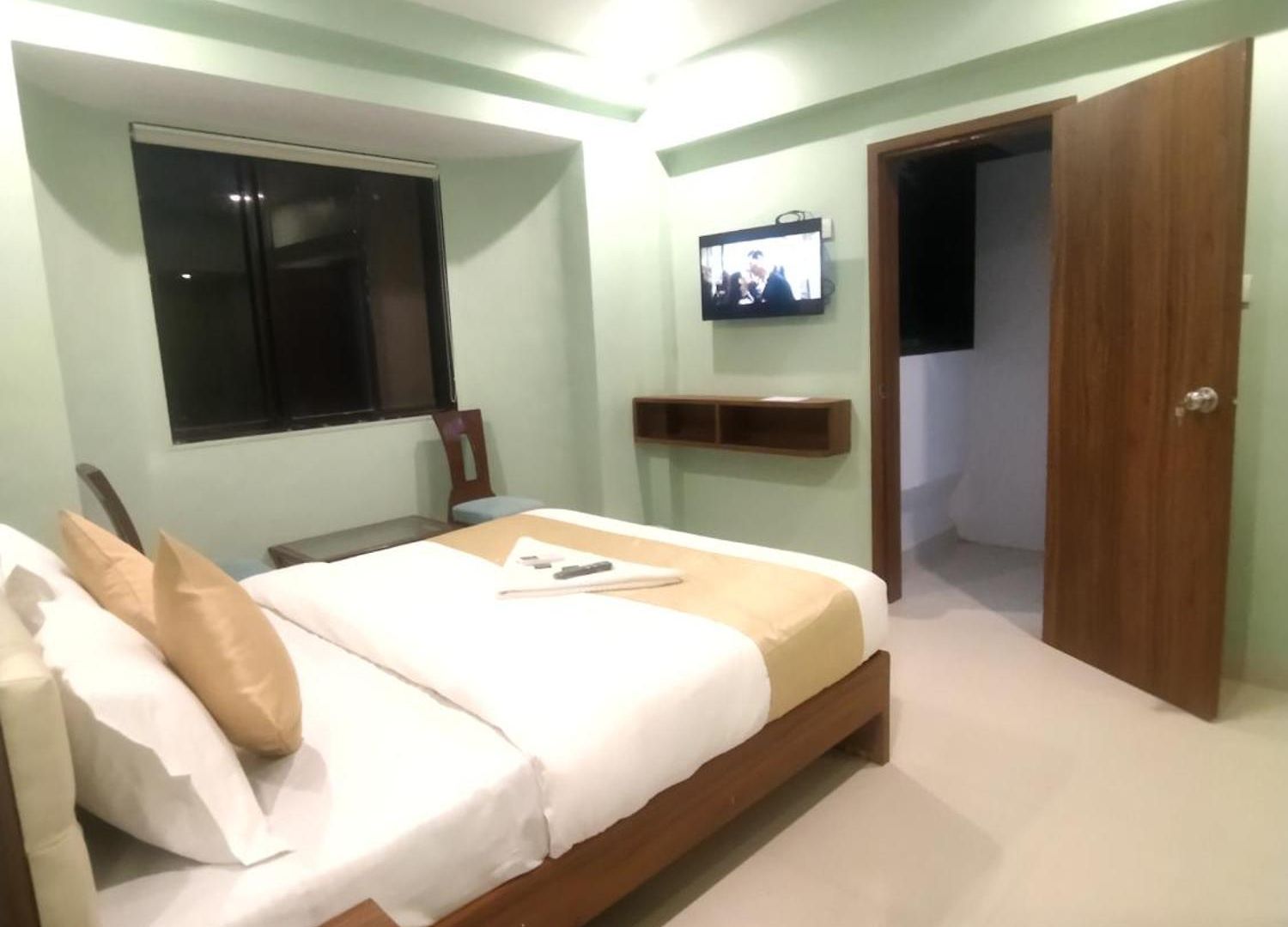 Hotel Everest And Mumbai