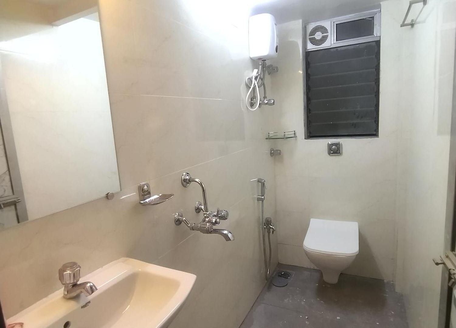 Hotel Everest And Mumbai