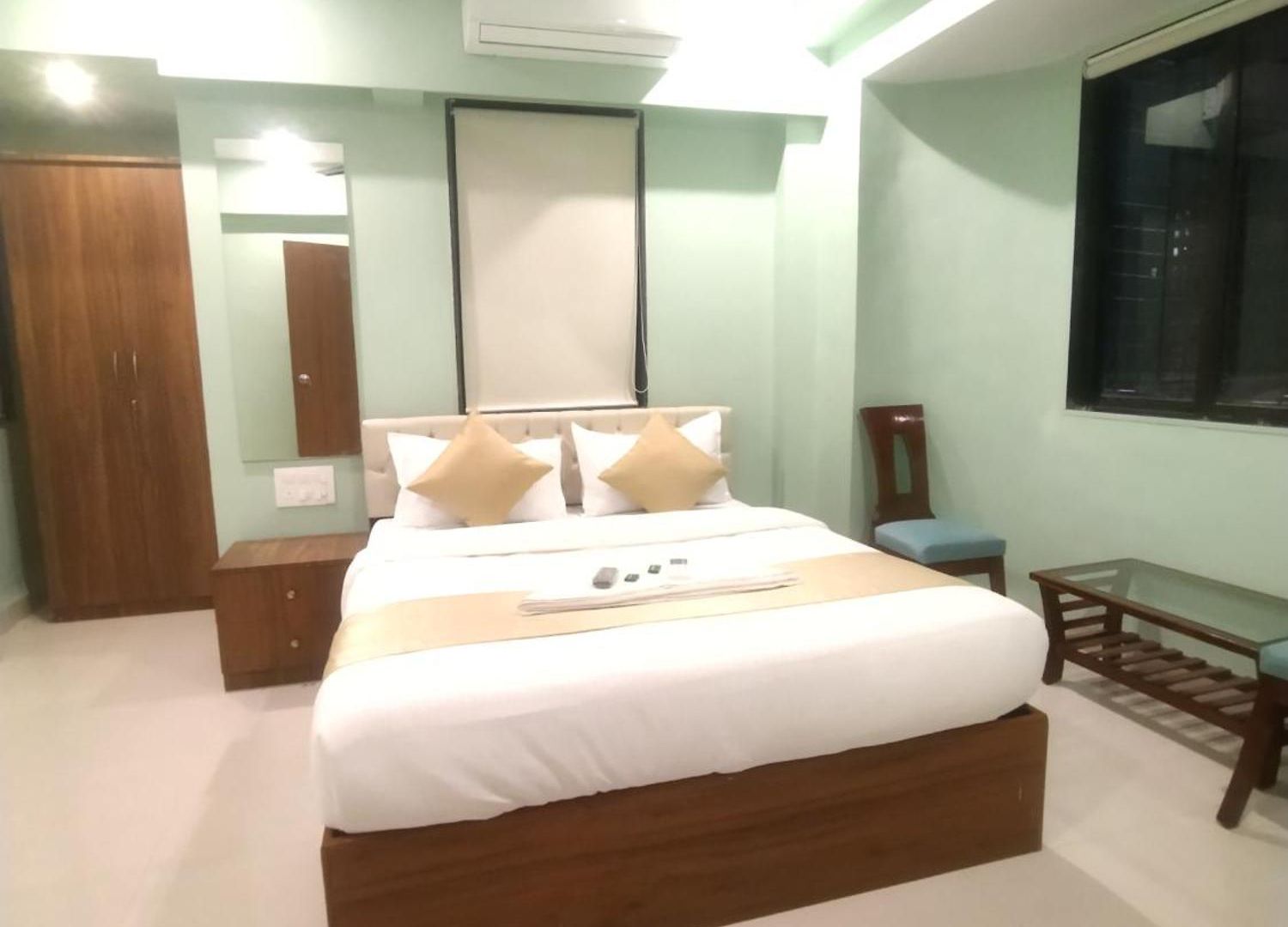 Everest And Hotel Mumbai