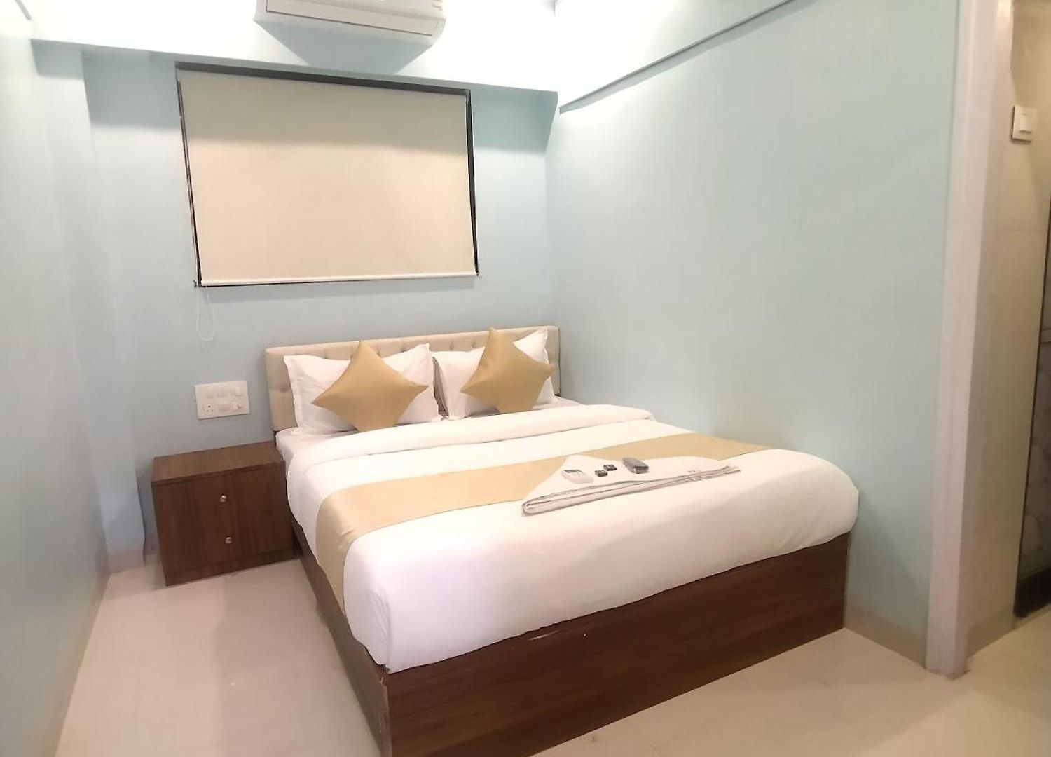 Hotel Everest And Mumbai