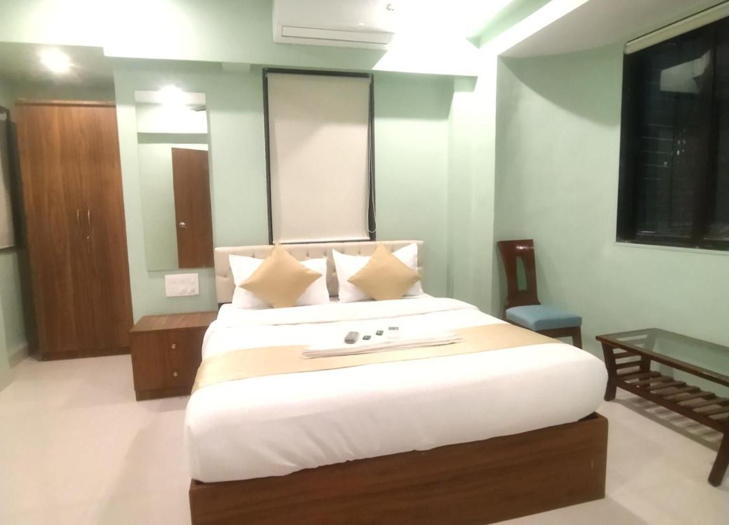 Hotel Everest And Mumbai