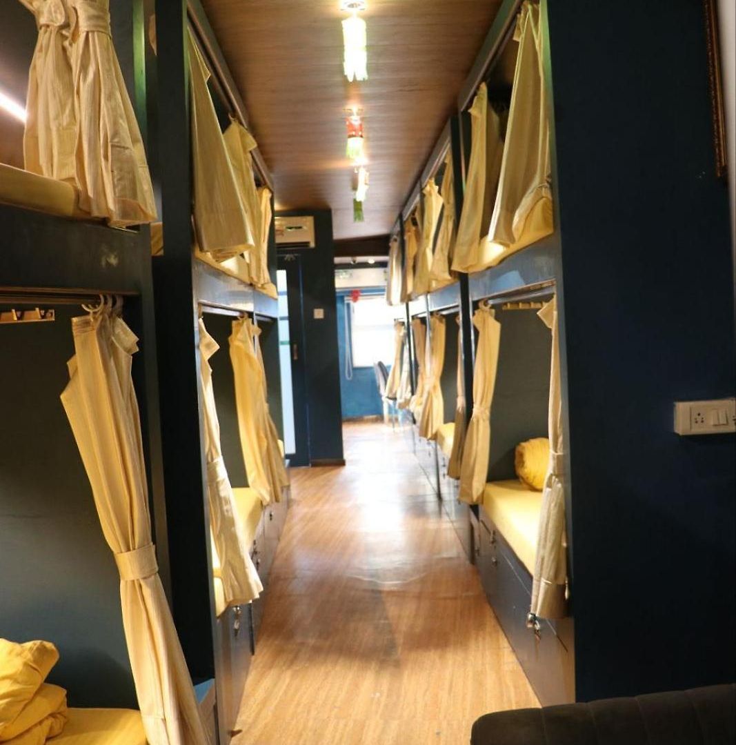 Hostel Sinhassan Juhu *