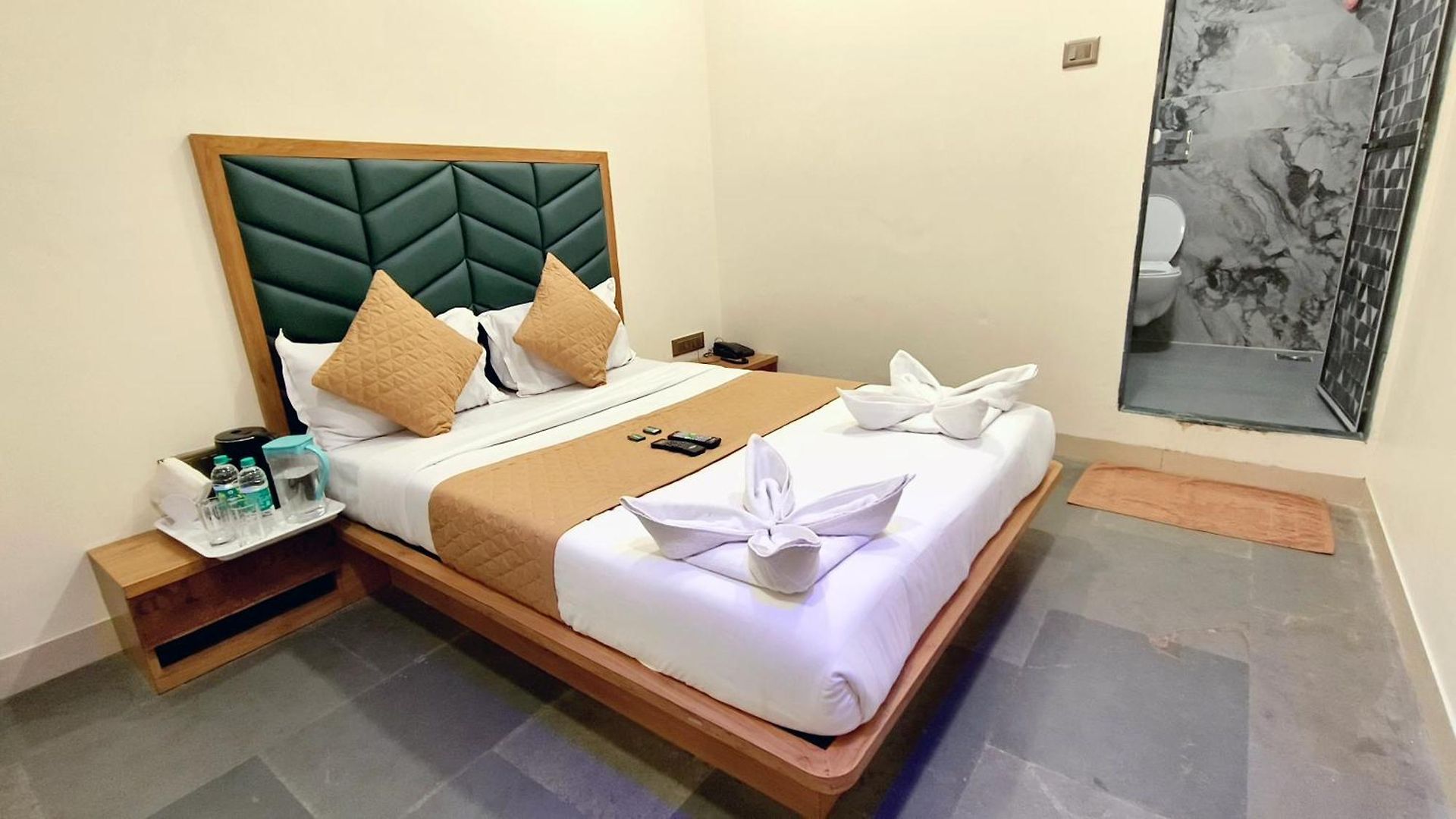 Hotel Edition Blue - Mohammed Ali Road Mumbai