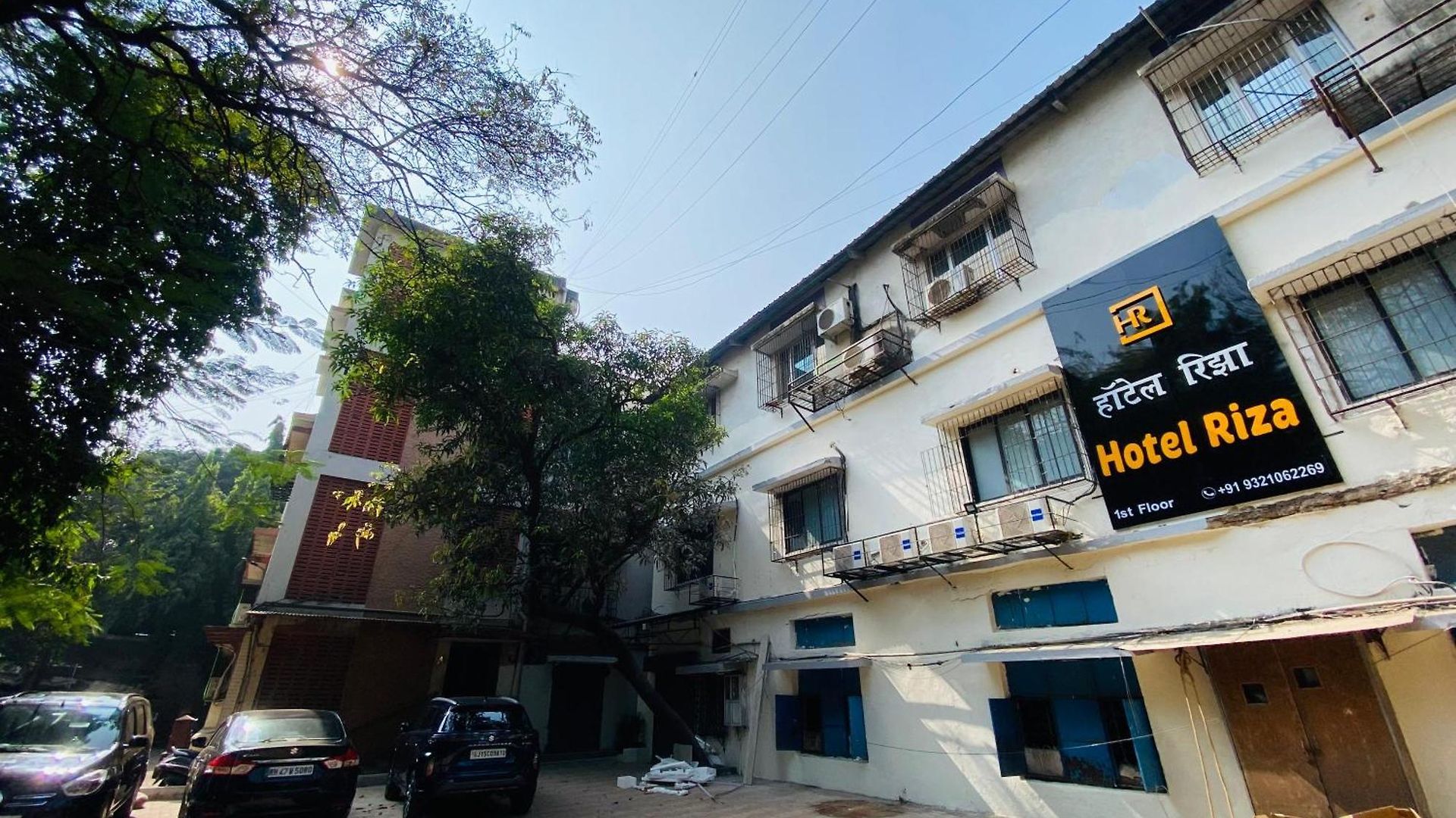 Glitz Riza - Nr Nesco Exhibition Centre Goregaon Guest house Mumbai