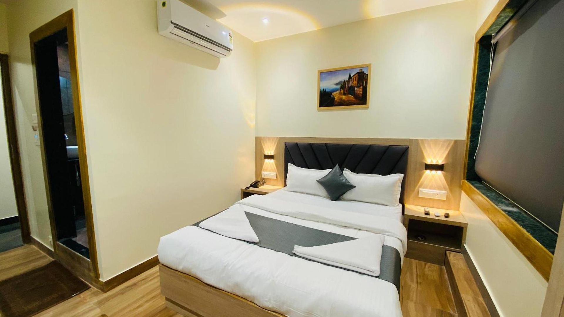 Glitz Riza - Nr Nesco Exhibition Centre Goregaon Mumbai