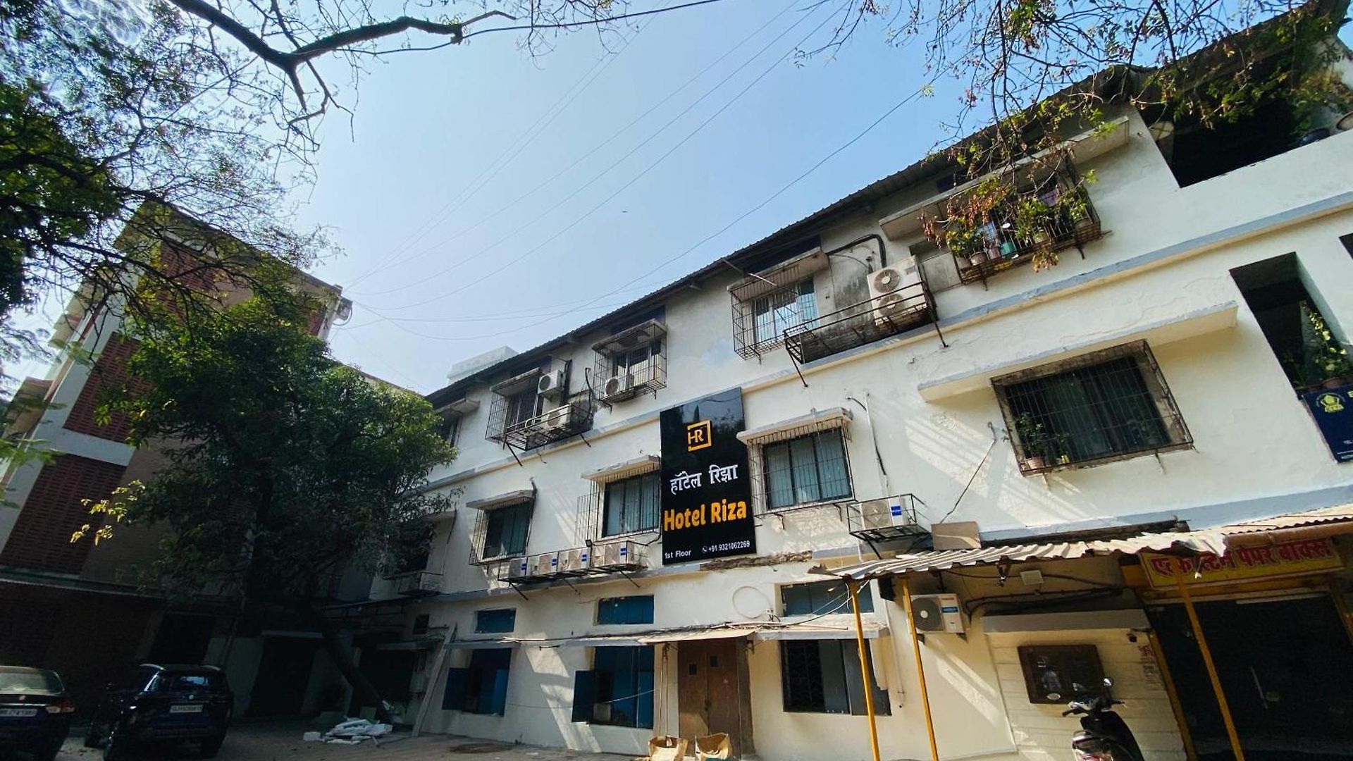 Guest house Glitz Riza - Nr Nesco Exhibition Centre Goregaon 2*