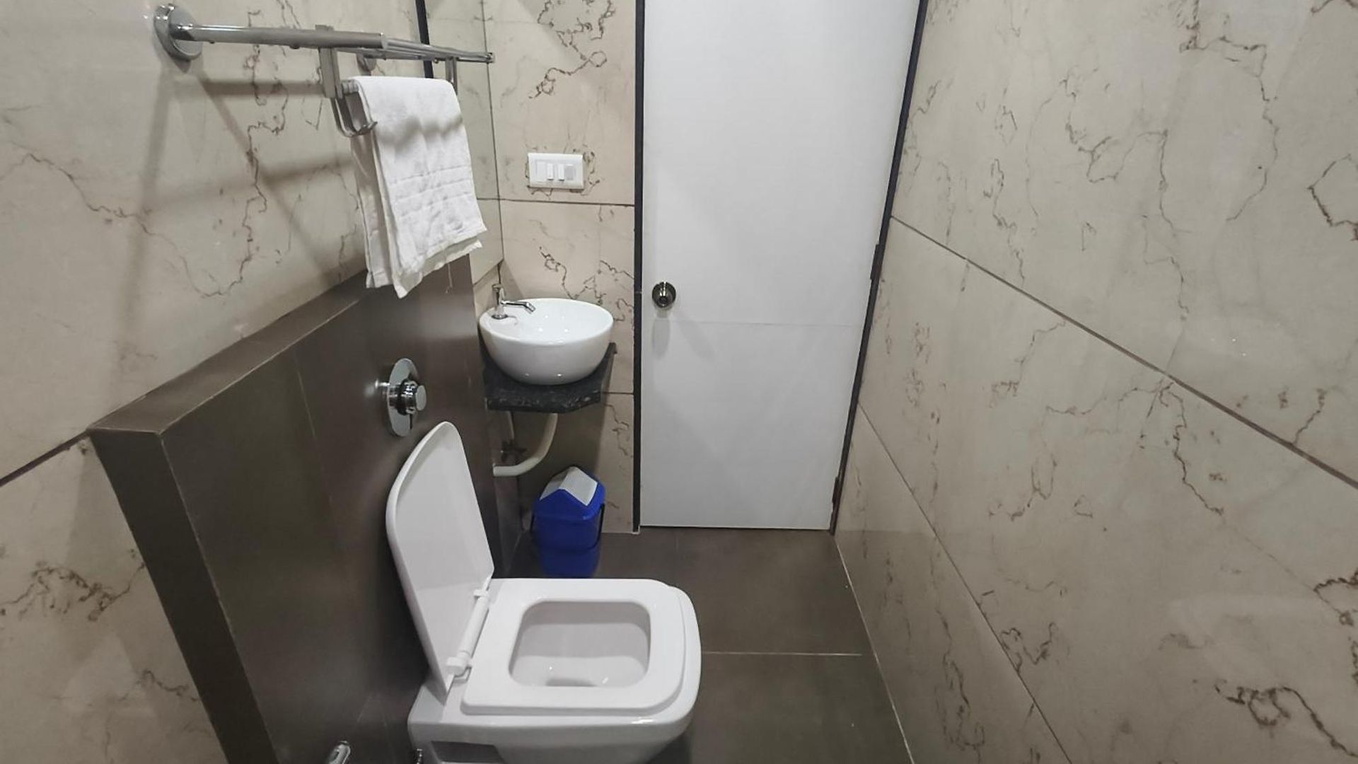 Morya Residency Parel 2*