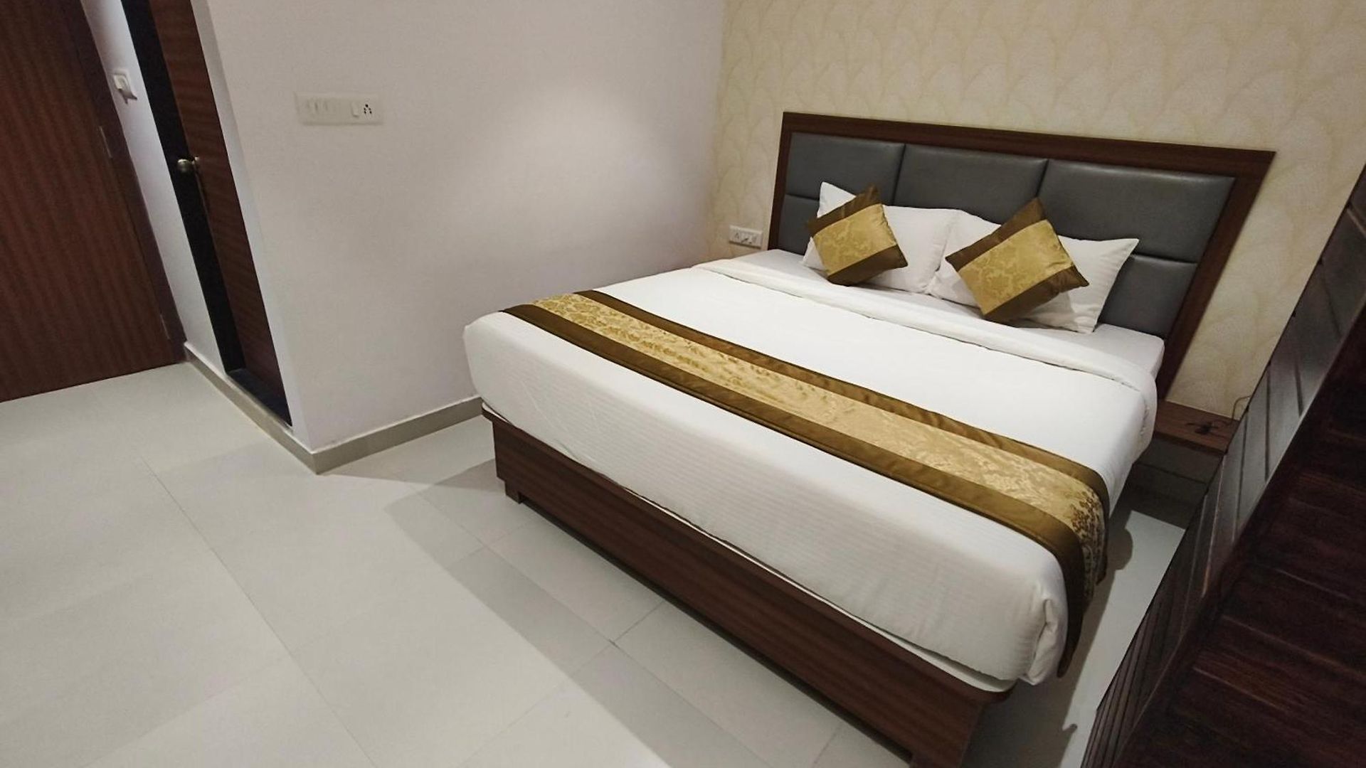 Morya Residency Parel Hotel 2*