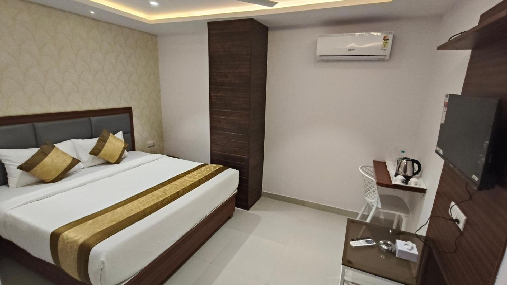 Morya Residency Parel 2*