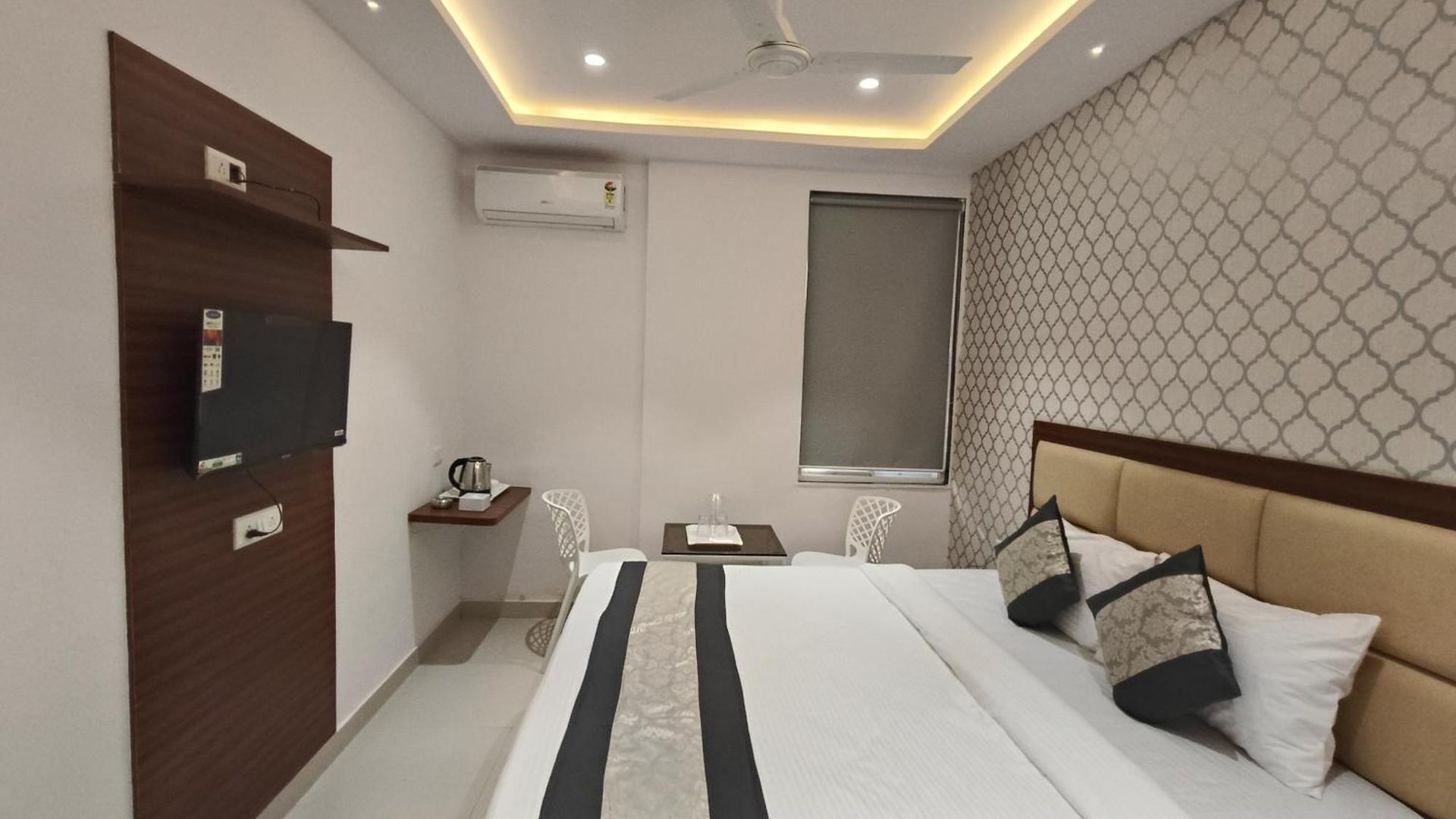 Morya Residency Parel 2*