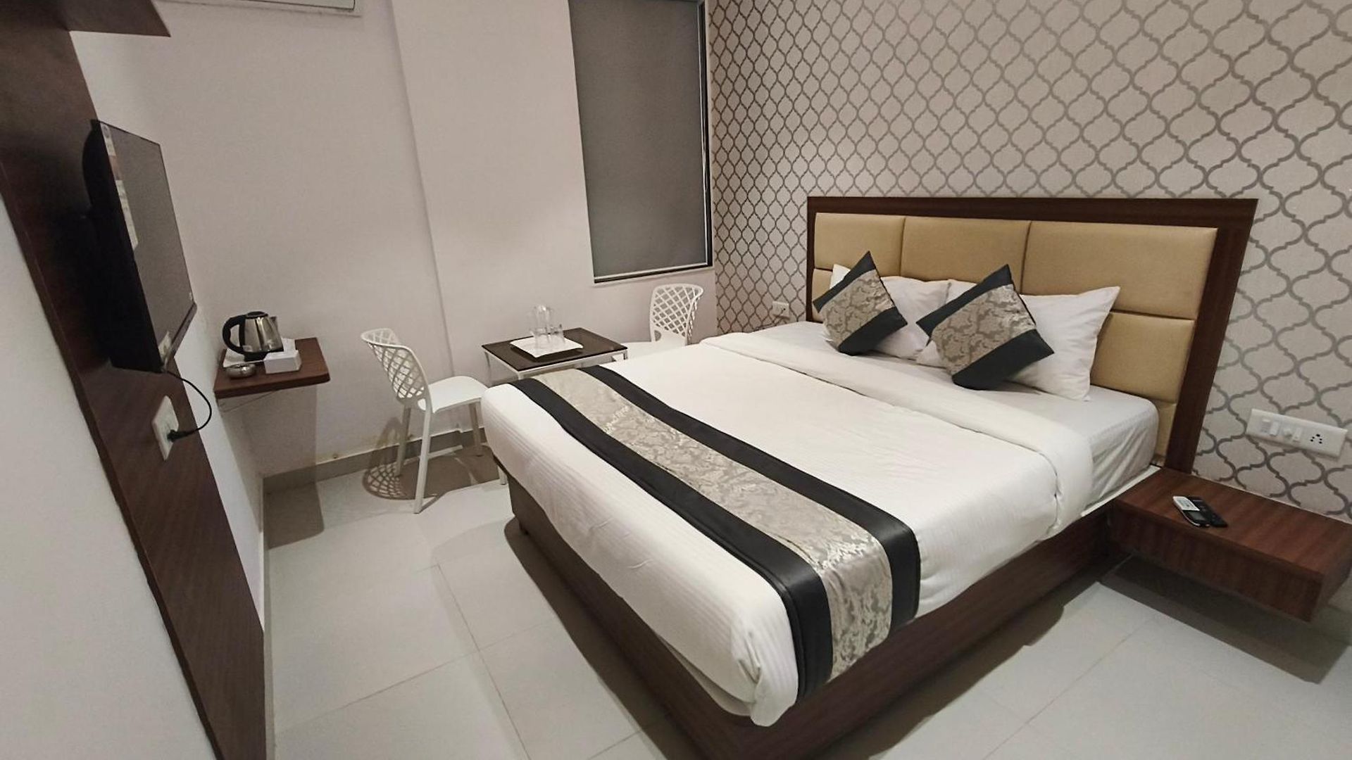 Morya Residency Parel Hotel