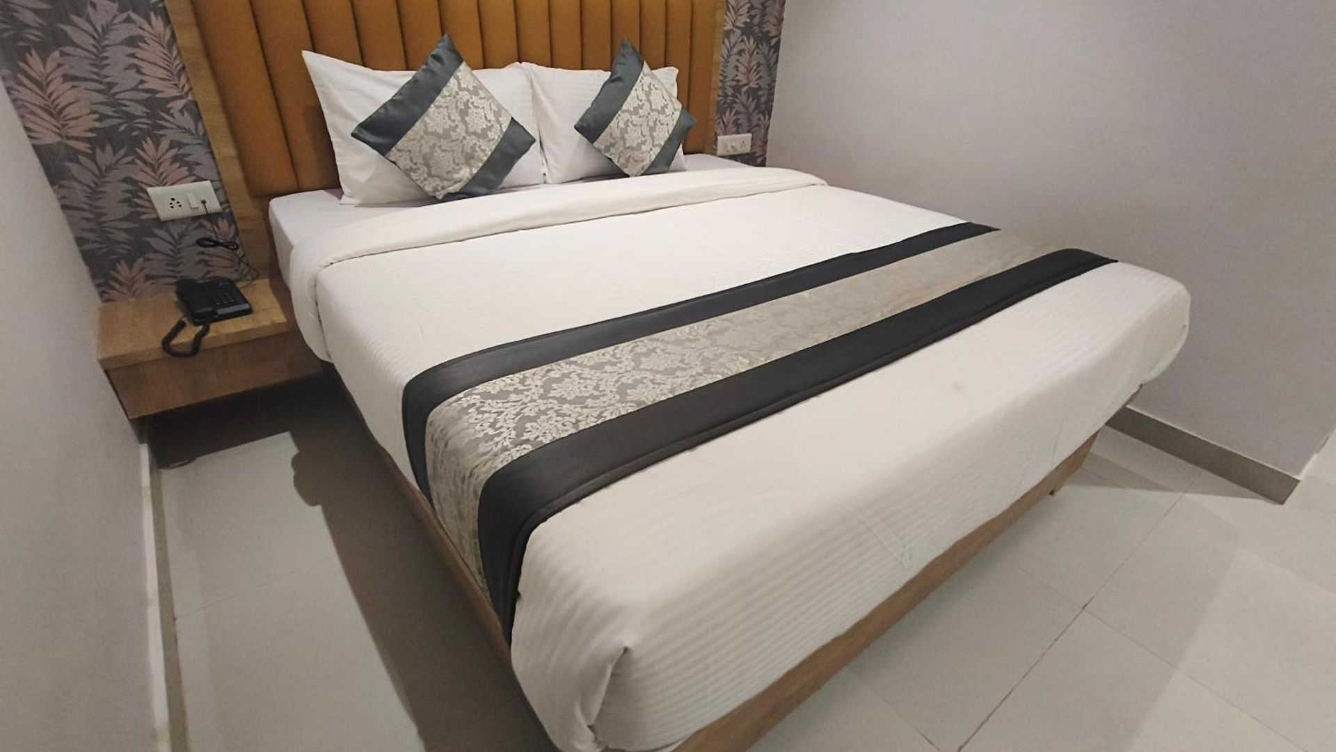 Morya Residency Parel Hotel 2*