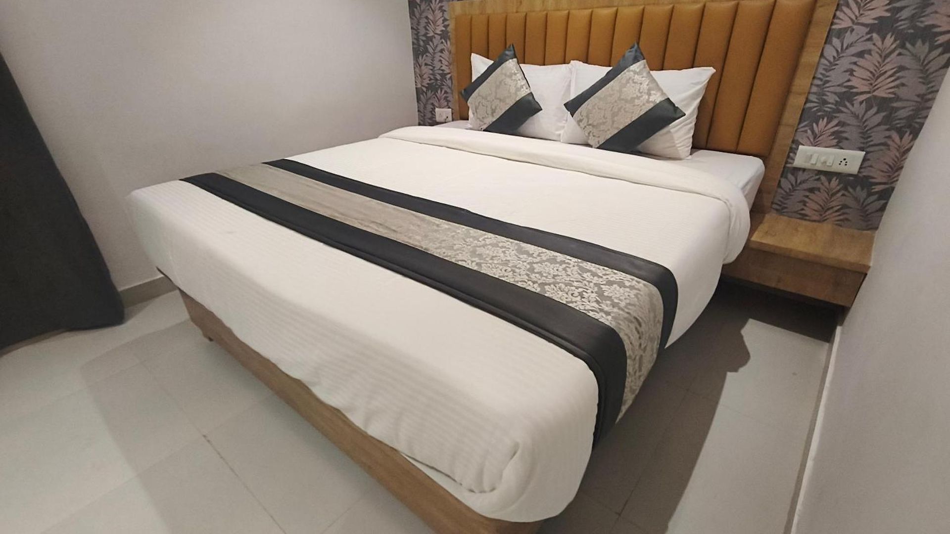 Morya Residency Parel Hotel