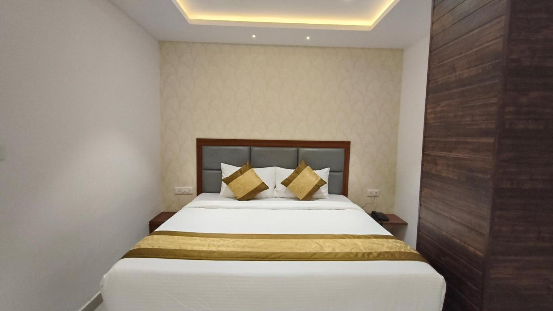 Hotel Morya Residency Parel