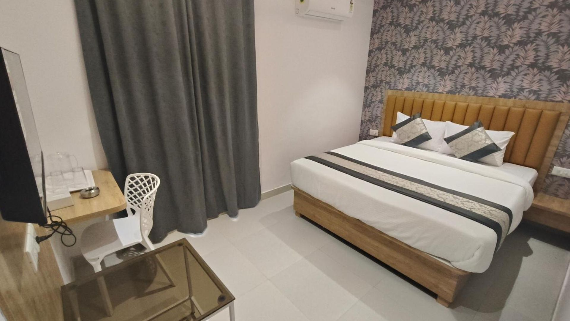 Morya Residency Parel 2*