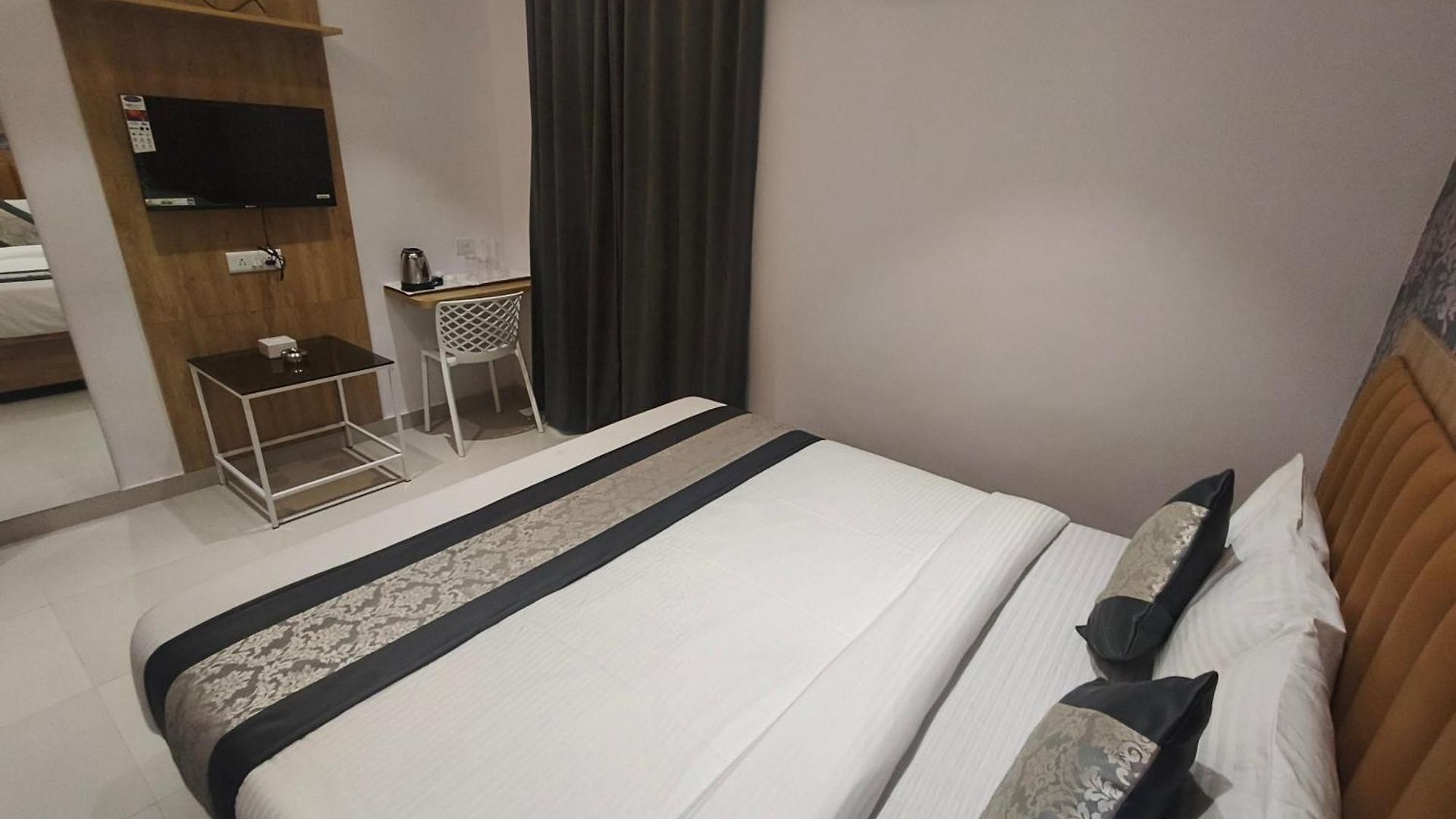Hotel Morya Residency Parel 2*