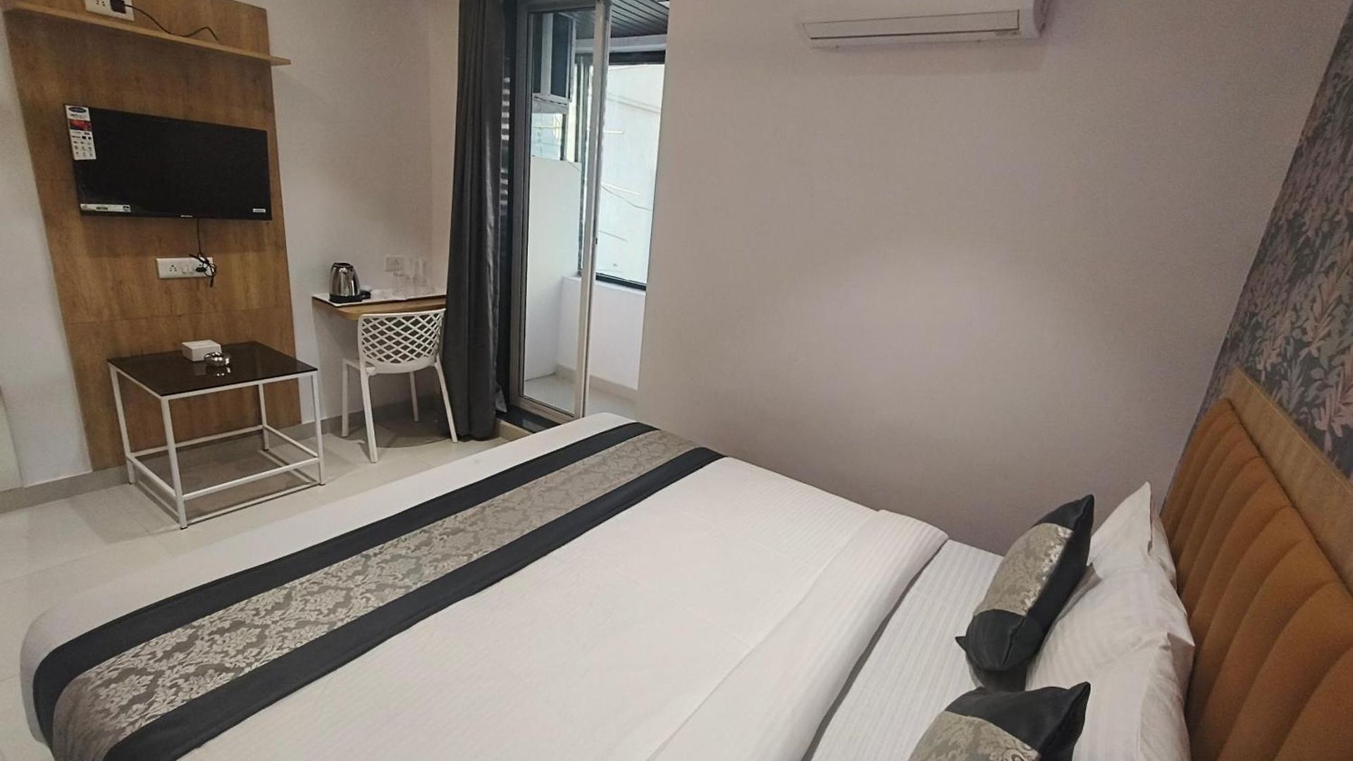 Morya Residency Parel Hotel