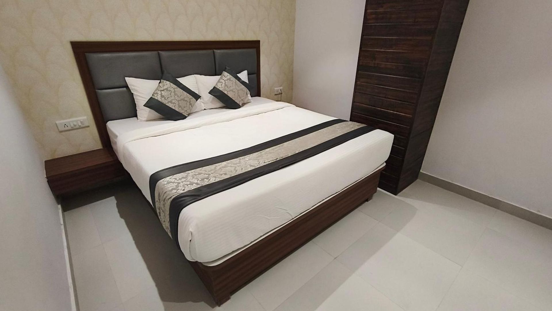 Hotel Morya Residency Parel Mumbai