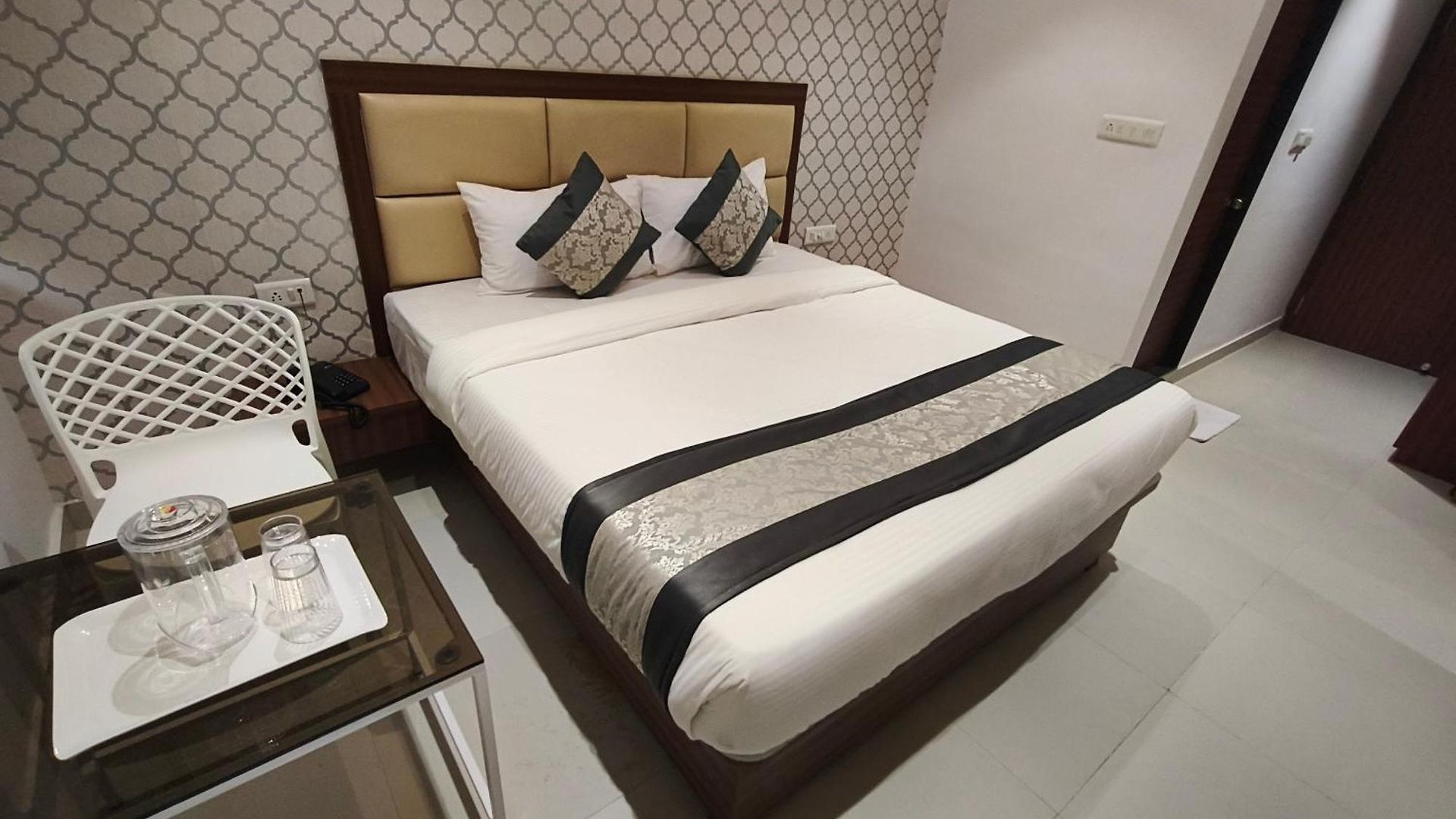 Morya Residency Parel 2*