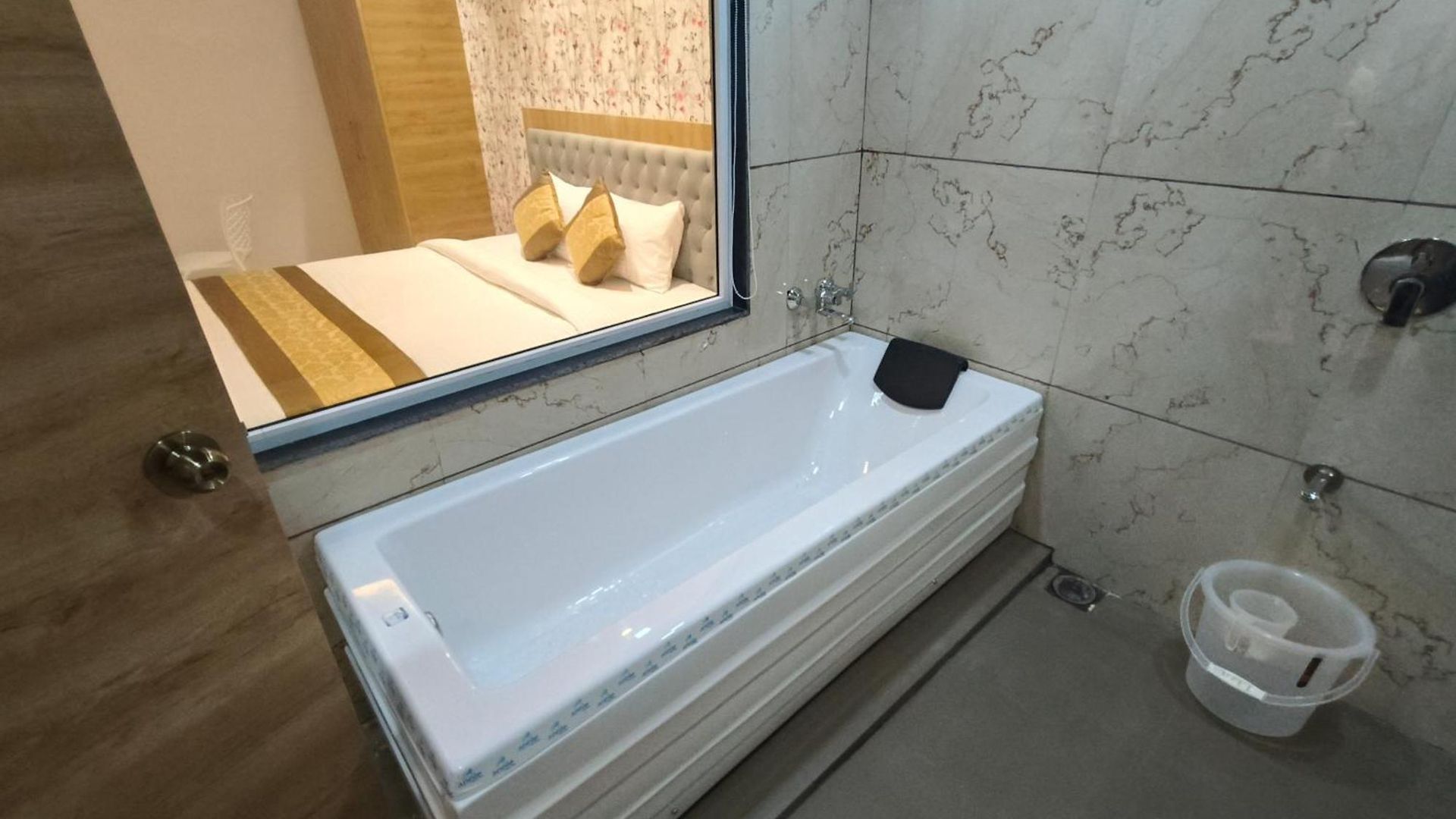 Morya Residency Parel Hotel 2*