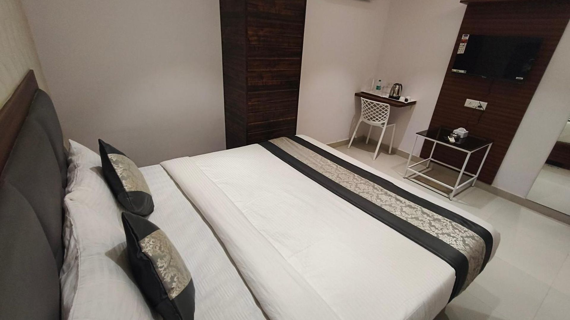 Morya Residency Parel Hotel