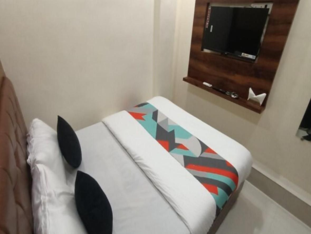 Glitz Lavender- Nr International Airport Mumbai