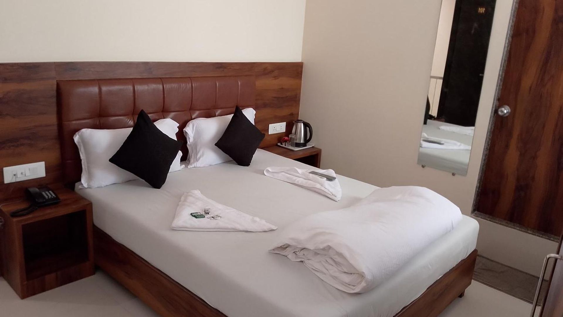 Guest house Glitz Lavender- Nr International Airport