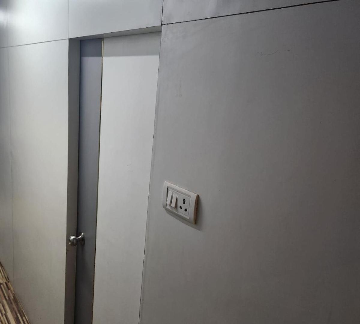 Sinhassan Juhu Hostel Mumbai