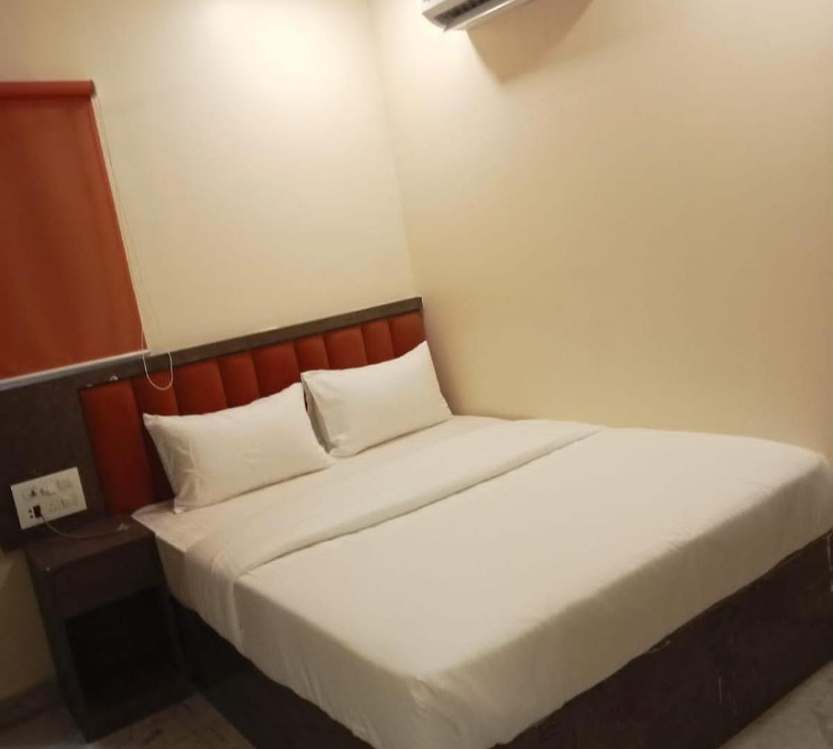 The B Town Hotel