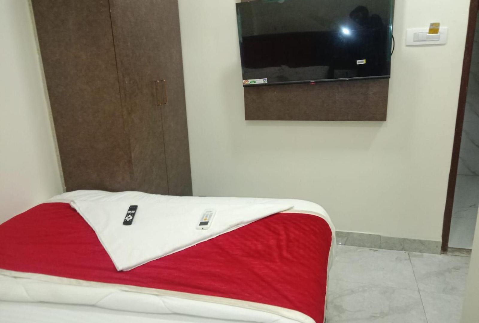 The B Town Hotel 2*