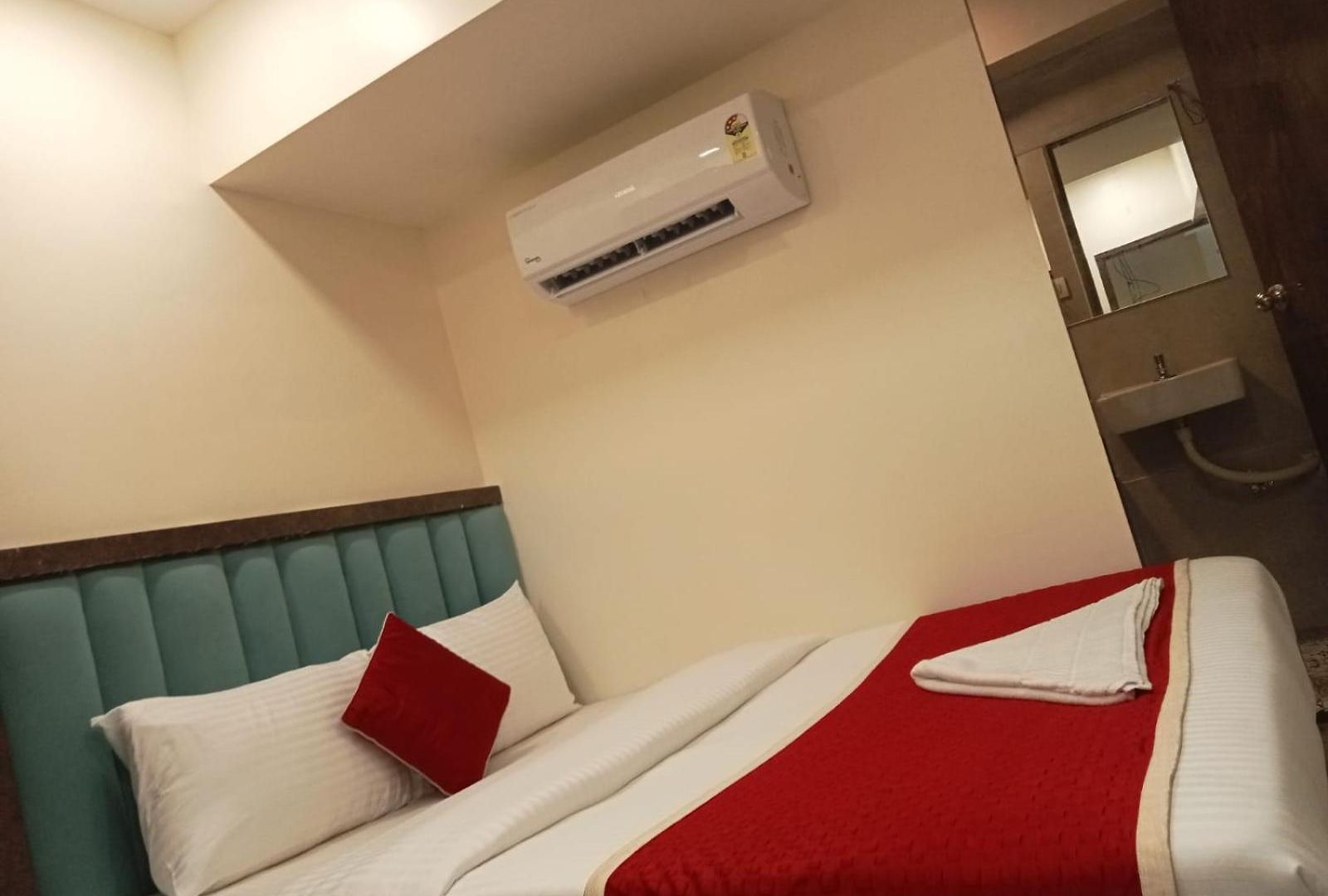 Hotel The B Town 2*