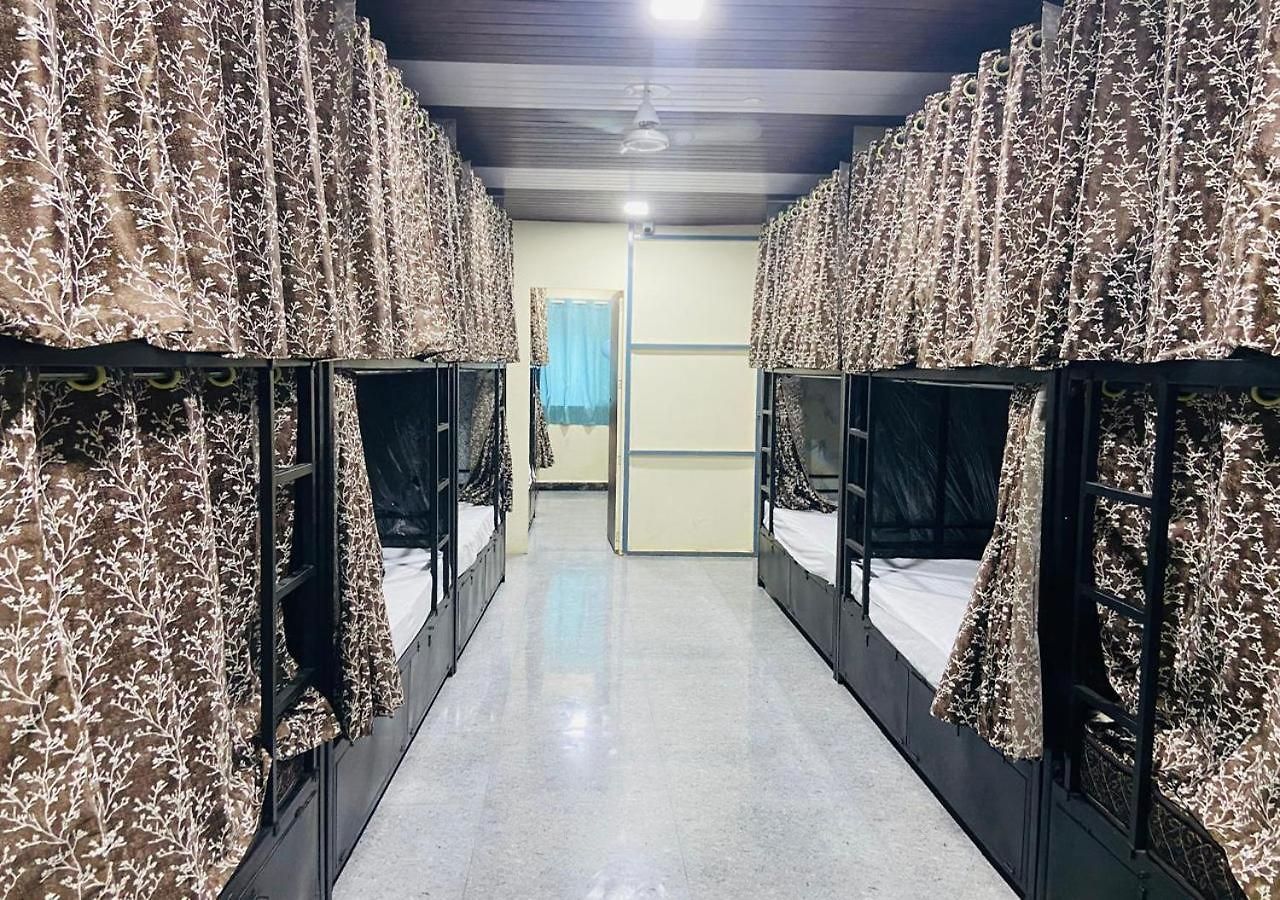 Jai Shree Shyam Capsule hotel *