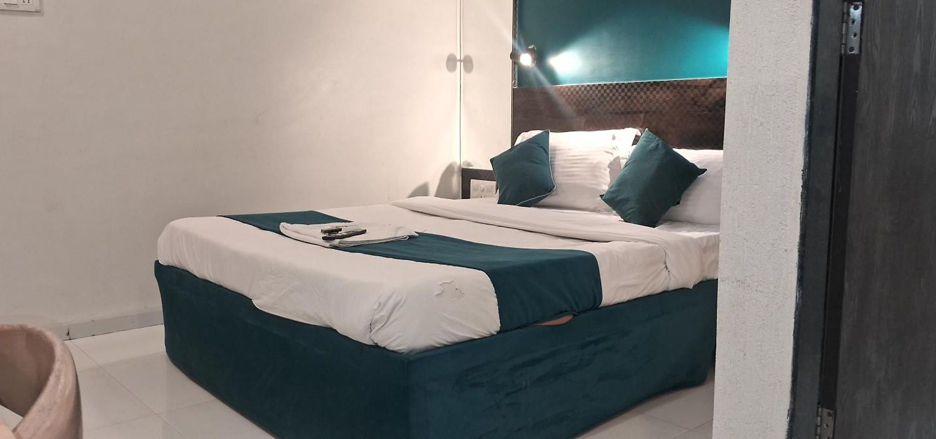 Shine Hospitality Group 3* Mumbai