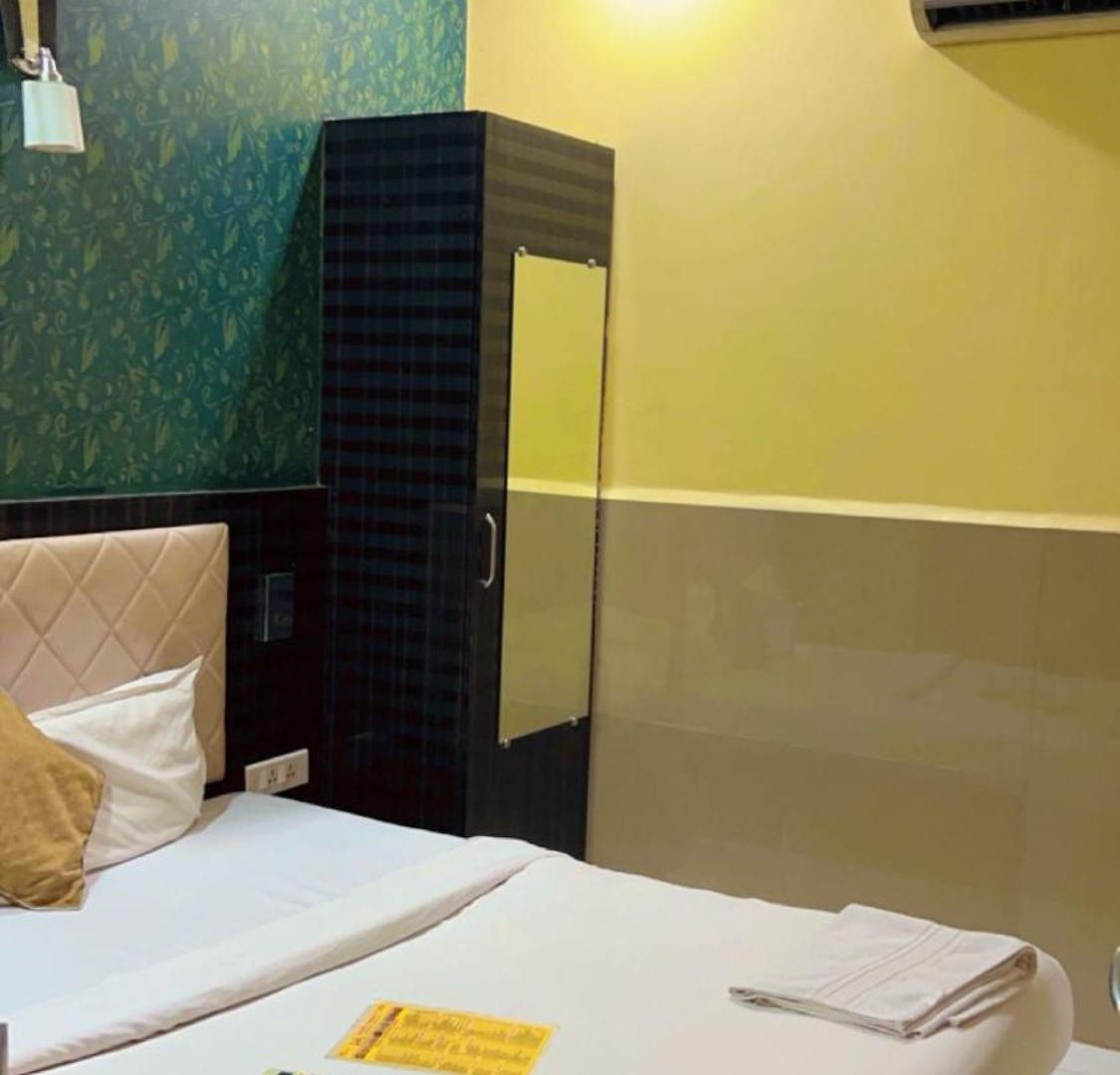 Hotel Avenue Near T-2 International Airport Mumbai