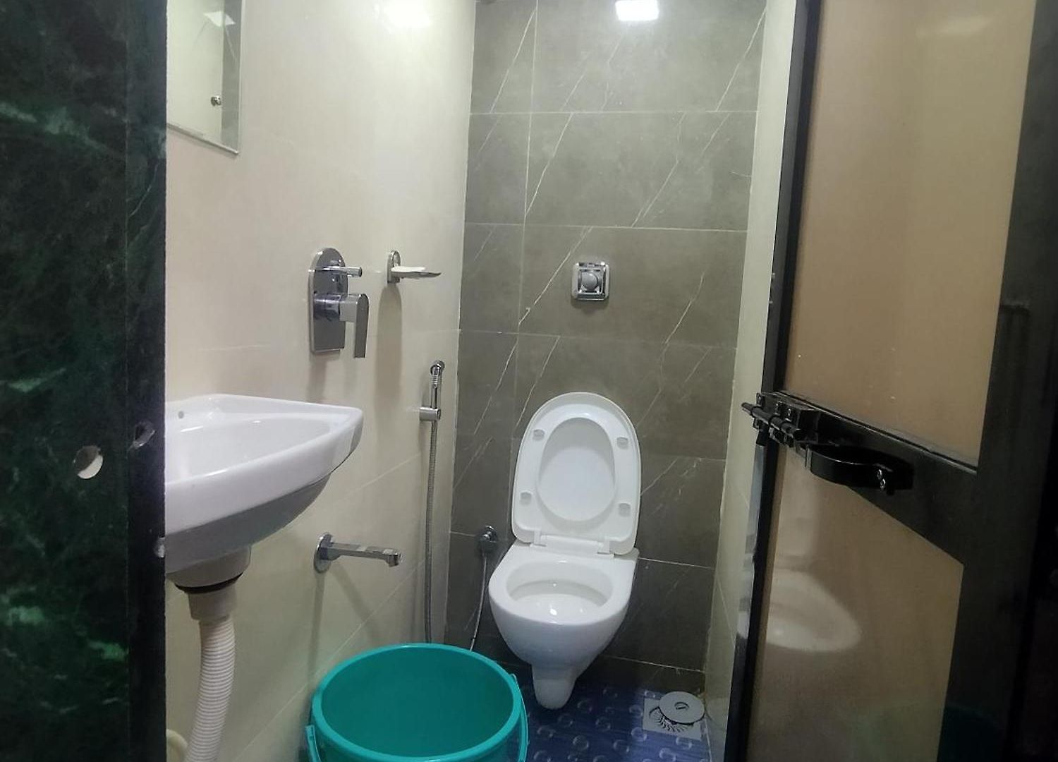 Noor Sakinaka Hostel *