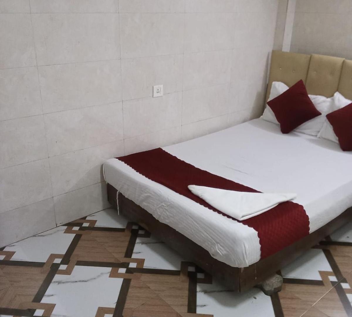 Royal Sakinaka Hotel *