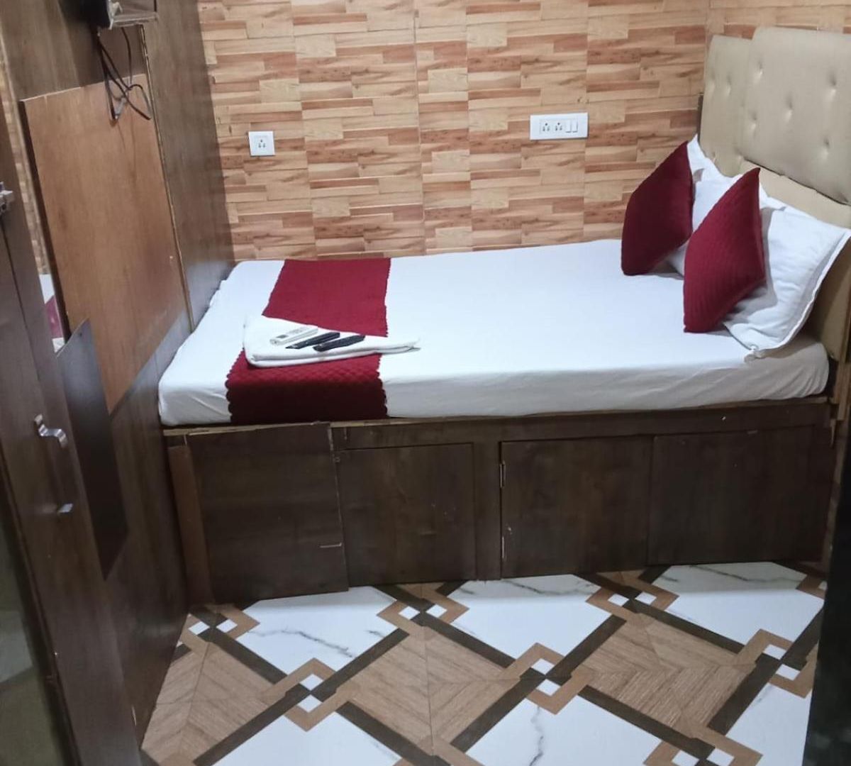 Royal Sakinaka Hotel *