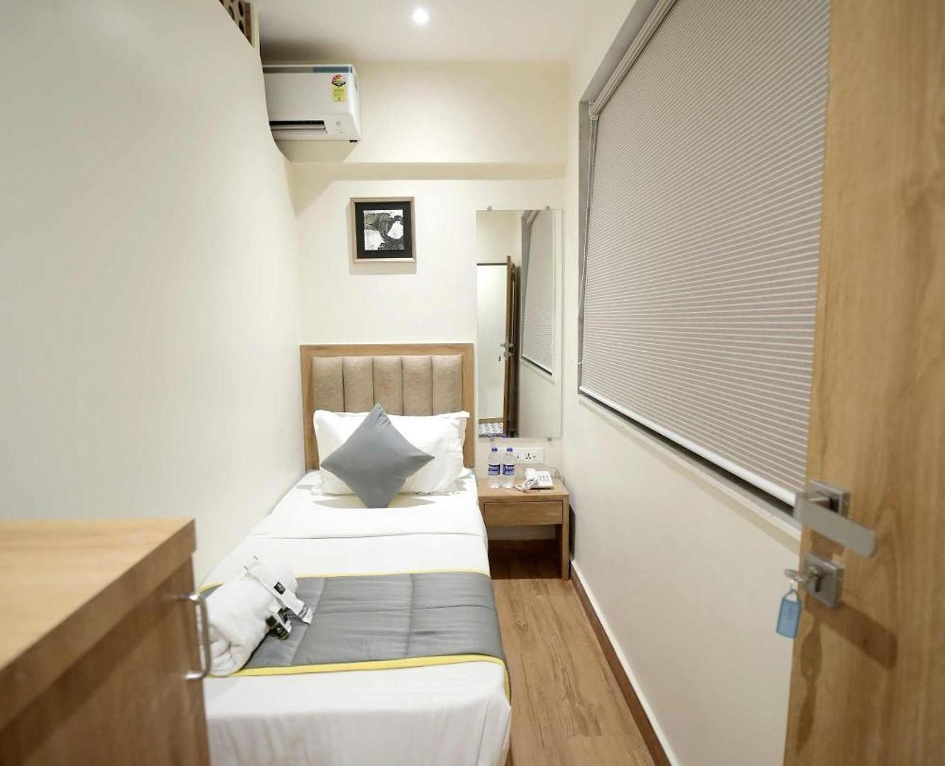 Cabinstay-airport Hostel *