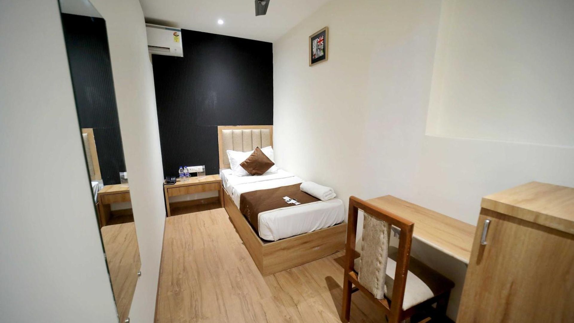 Cabinstay-airport Hostel Mumbai
