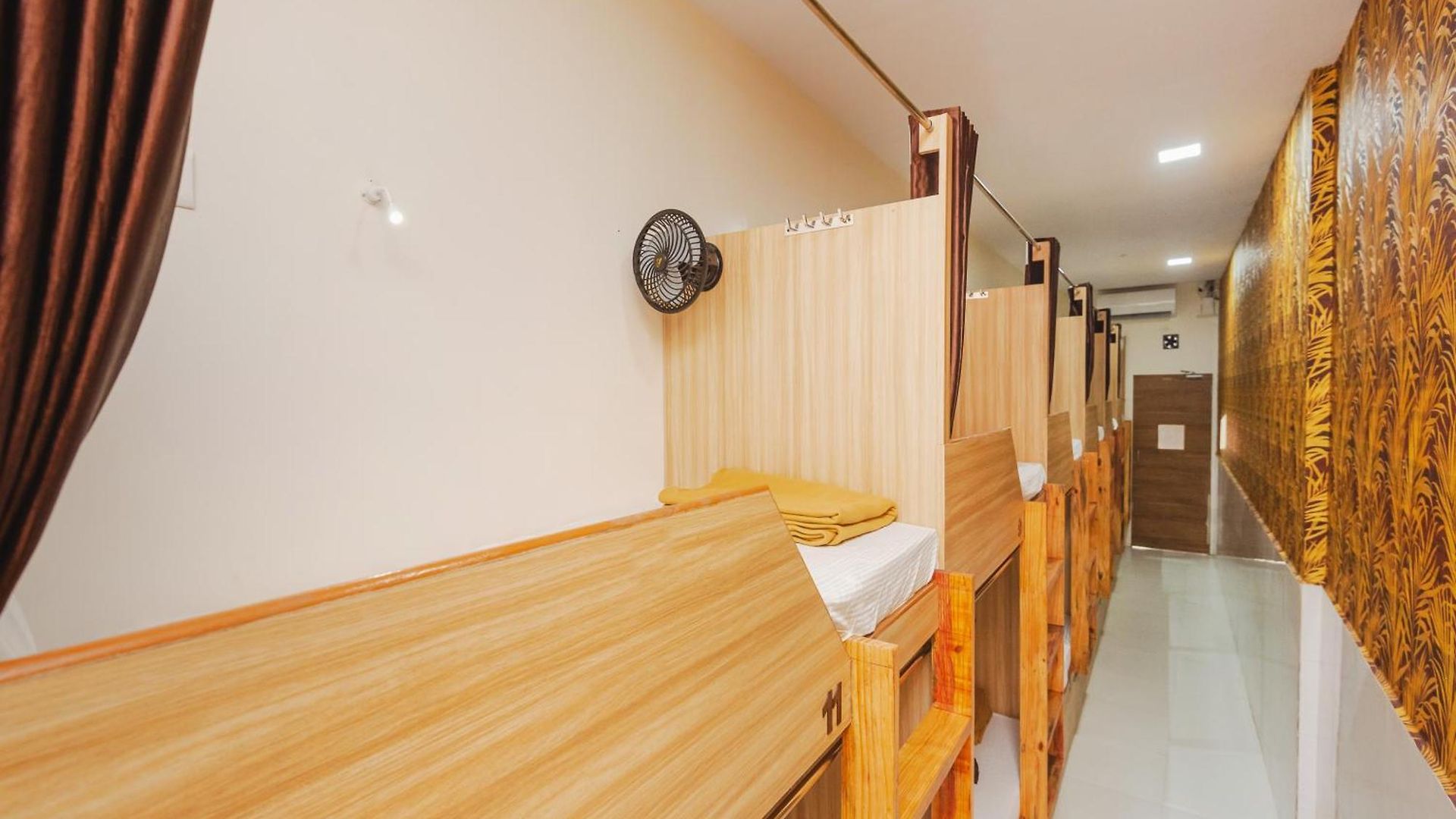 Sahara Stay-near Nesco Exhibition Centre Capsule hotel *