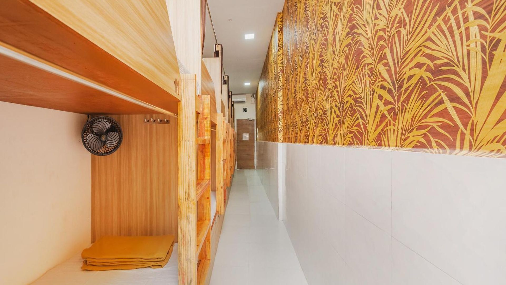Sahara Stay-near Nesco Exhibition Centre Capsule hotel